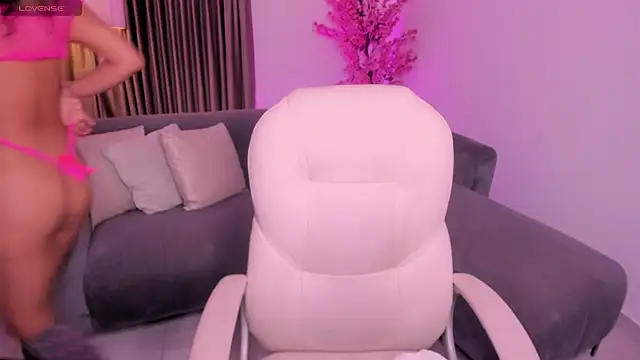 hannah thomson  online show from January 13, 2026, 3:45 am