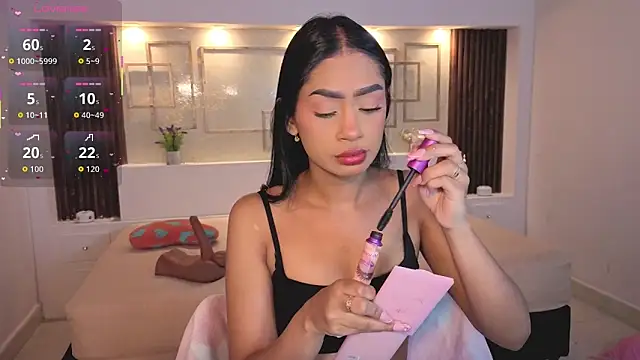 Snapshot of ChloeMoon9 chatting on October 10, 2025, 12:26 pm ChloeMoon9 online show from October 10, 2025, 12:26 pm