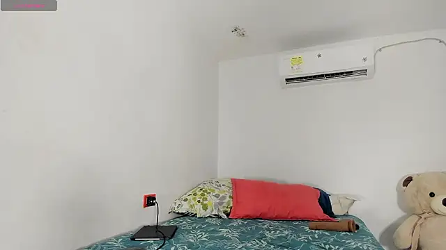 Snapshot of flor_herrera01 chatting on February 19, 2026, 4:19 am flor herrera01 online show from February 19, 2026, 4:19 am