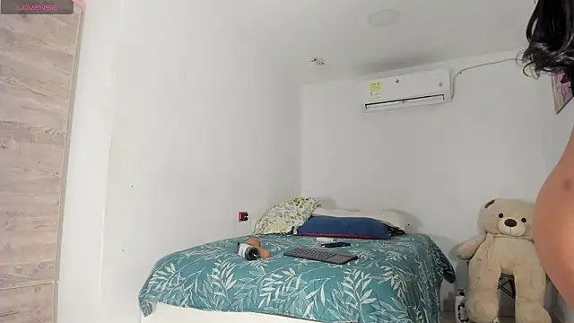 Snapshot of flor_herrera01 chatting on February 23, 2026, 4:32 am flor herrera01 online show from February 23, 2026, 4:32 am