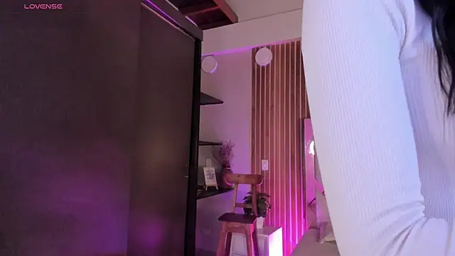 Snapshot of sweetviolet__ chatting on February 6, 2026, 1:03 pm sweetviolet online show from February 6, 2026, 1:03 pm