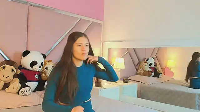 Emilybennett  online show from March 13, 2025, 5:39 pm