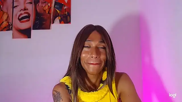 Snapshot of red_veltet chatting on October 4, 2025, 3:10 pm red veltet online show from October 4, 2025, 3:10 pm