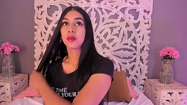 AnnieGibbyns online show from November 24, 2025, 8:52 pm