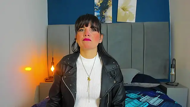 laura hotties online show from November 7, 2025, 12:49 pm