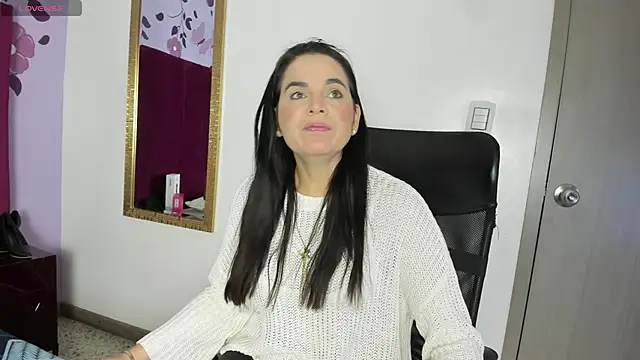 laura hotties online show from February 5, 2026, 1:27 pm