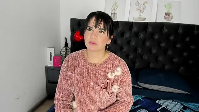 Snapshot of laura_hotties chatting on February 25, 2026, 1:21 pm laura hotties online show from February 25, 2026, 1:21 pm