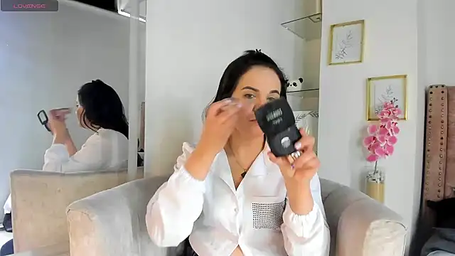 laura hotties online show from June 19, 2026, 5:50 pm