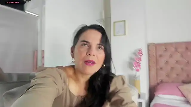 laura hotties online show from July 15, 2026, 7:30 pm
