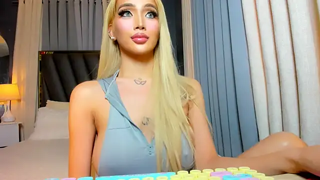 Snapshot of KylieSonique chatting on May 12, 2026, 2:19 am KylieSonique online show from May 12, 2026, 2:19 am