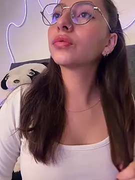 Dirty-Bunnyyy online show from May 6, 2026, 3:02 am