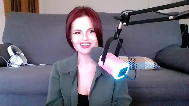 Della Ideal online show from March 9, 2025, 6:11 pm