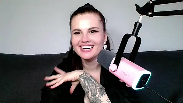 Della Ideal online show from March 19, 2025, 12:12 pm