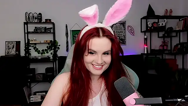 Snapshot of Della_Ideal chatting on April 5, 2026, 5:54 pm Della Ideal online show from April 5, 2026, 5:54 pm