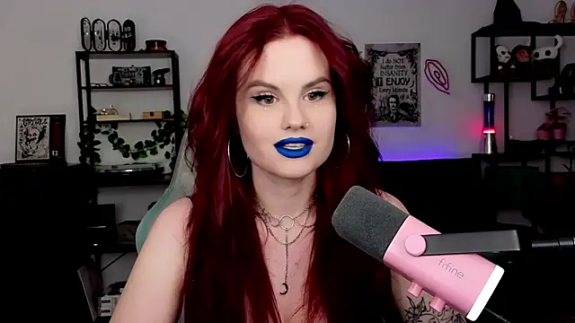 Snapshot of Della_Ideal chatting on April 7, 2026, 6:19 pm Della Ideal online show from April 7, 2026, 6:19 pm