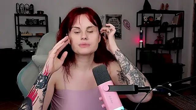 Snapshot of Della_Ideal chatting on April 20, 2026, 5:37 pm Della Ideal online show from April 20, 2026, 5:37 pm