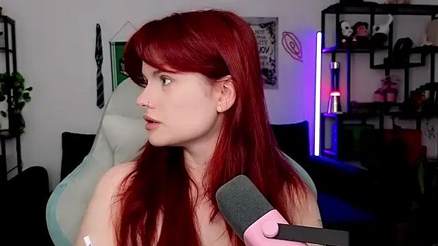 Snapshot of Della_Ideal chatting on May 4, 2026, 5:31 pm Della Ideal online show from May 4, 2026, 5:31 pm
