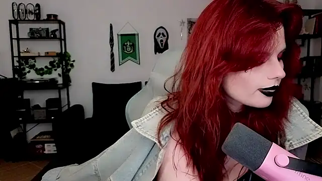 Snapshot of Della_Ideal chatting on May 9, 2026, 5:51 pm Della Ideal online show from May 9, 2026, 5:51 pm