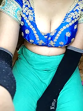 Snapshot of geetha_telugu_kan277 chatting on October 19, 2025, 5:13 pm geetha telugu kan277 online show from October 19, 2025, 5:13 pm