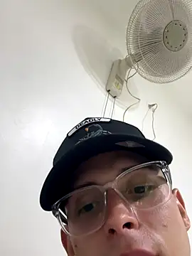 Cristopher1112 online show from November 6, 2025, 1:39 am