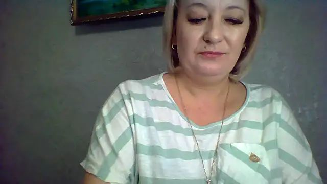 ArielXLoveresss online show from November 16, 2025, 8:31 am