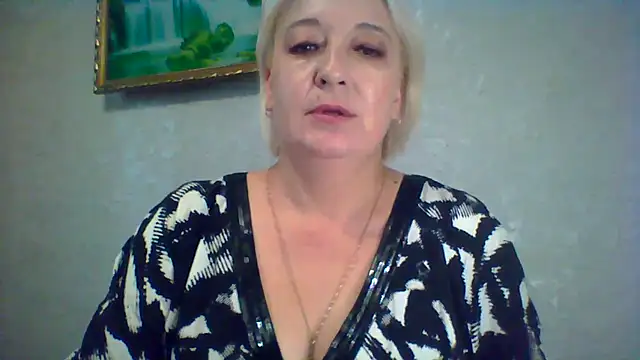 ArielXLoveresss online show from August 3, 2026, 8:02 am