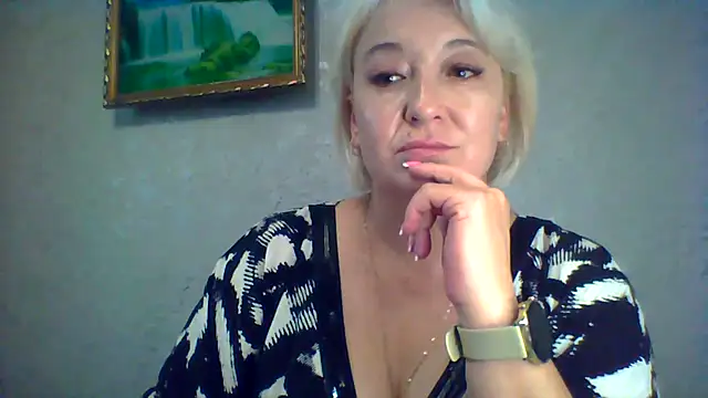 ArielXLoveresss online show from August 5, 2026, 8:39 am