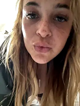 Snapshot of Busty-smiley-miley chatting on September 19, 2025, 1:23 pm Busty-smiley-miley online show from September 19, 2025, 1:23 pm