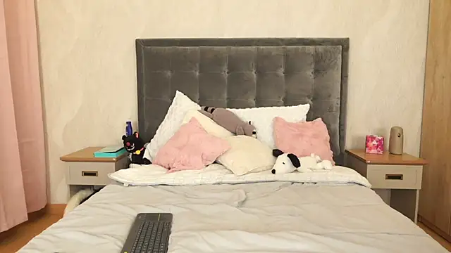 DaliaCruz online show from November 9, 2025, 7:12 pm