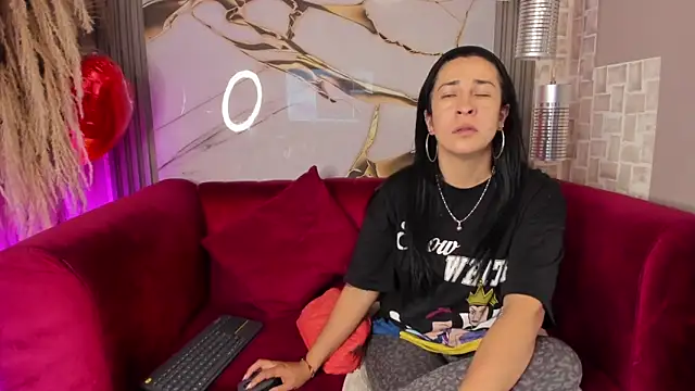 Bella williamss  online show from November 18, 2025, 7:51 pm