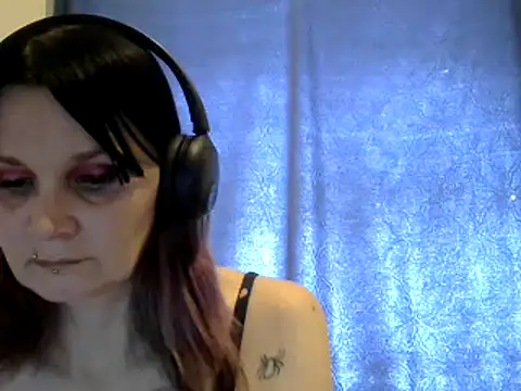 Hotmodel1984 online show from May 10, 2026, 5:29 pm