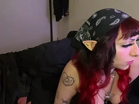 Snapshot of ChrryFoxx chatting on March 12, 2025, 6:29 am ChrryFoxx online show from March 12, 2025, 6:29 am