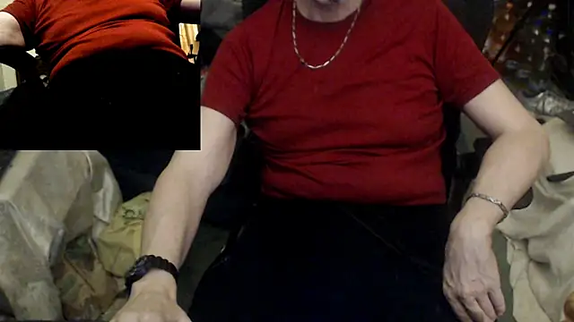 Snapshot of maxdaddy690 chatting on April 7, 2026, 7:25 pm maxdaddy690 online show from April 7, 2026, 7:25 pm