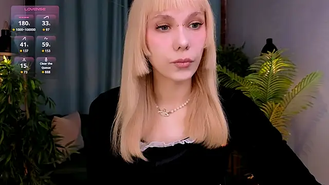 Snapshot of Cherry_Bite chatting on September 22, 2025, 9:39 pm Cherry Bite online show from September 22, 2025, 9:39 pm