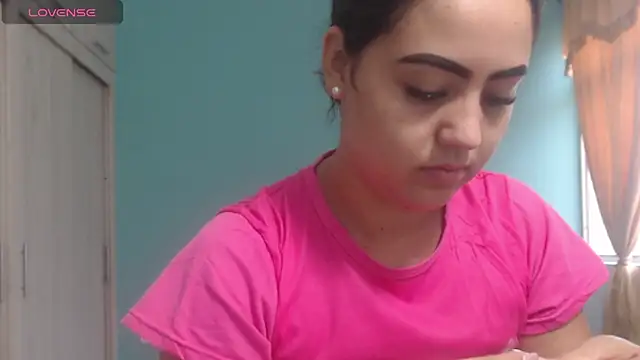 Anthonela Queen online show from December 15, 2025, 12:31 pm