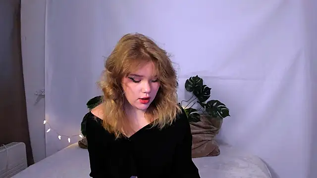 LaseyMoon online show from March 2, 2025, 1:15 am