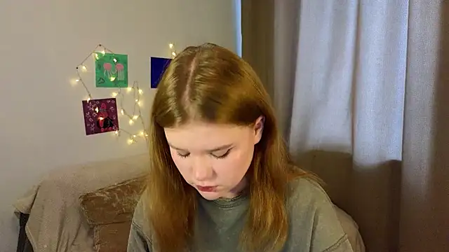 LaseyMoon online show from March 20, 2026, 4:50 am