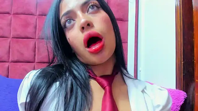 EMYCLARK01 online show from July 16, 2026, 4:29 am
