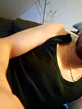 Snapshot of DearRusting chatting on December 15, 2025, 8:13 pm DearRusting online show from December 15, 2025, 8:13 pm