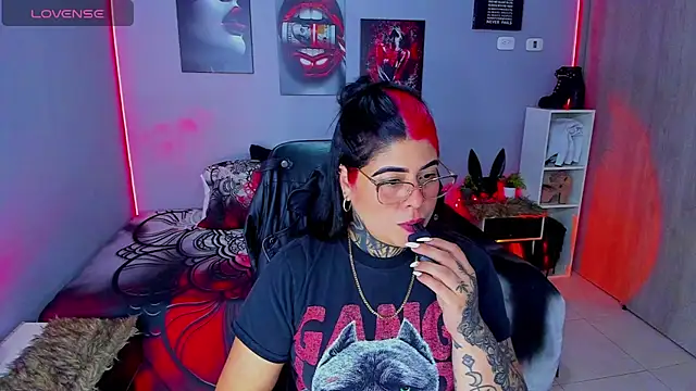 Snapshot of Veronika_metal chatting on September 25, 2025, 6:00 pm Veronika metal online show from September 25, 2025, 6:00 pm