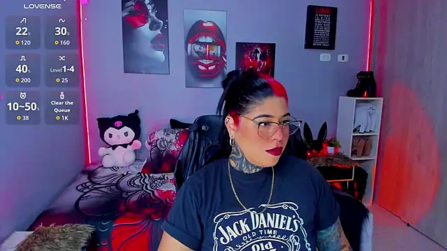 Snapshot of Veronika_metal chatting on October 2, 2025, 11:17 am Veronika metal online show from October 2, 2025, 11:17 am