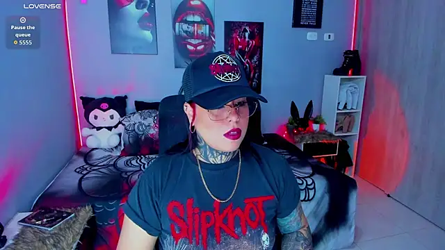 Snapshot of Veronika_metal chatting on October 6, 2025, 1:41 pm Veronika metal online show from October 6, 2025, 1:41 pm