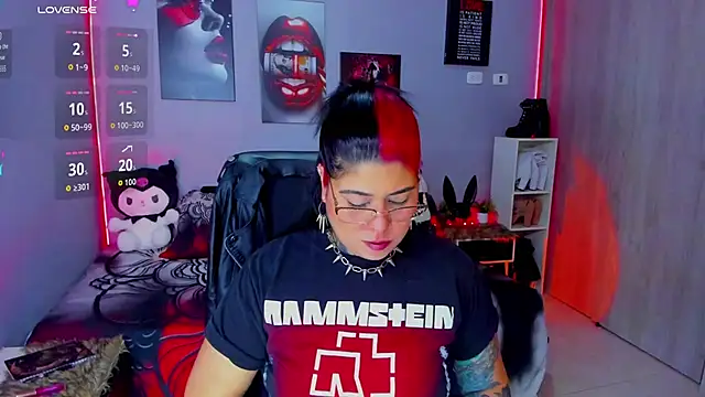 Snapshot of Veronika_metal chatting on October 20, 2025, 7:53 am Veronika metal online show from October 20, 2025, 7:53 am