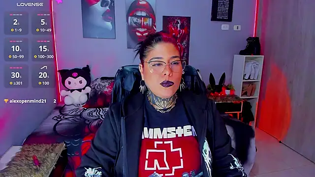 Snapshot of Veronika_metal chatting on October 20, 2025, 7:58 pm Veronika metal online show from October 20, 2025, 7:58 pm