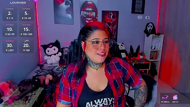 Snapshot of Veronika_metal chatting on October 22, 2025, 6:29 pm Veronika metal online show from October 22, 2025, 6:29 pm