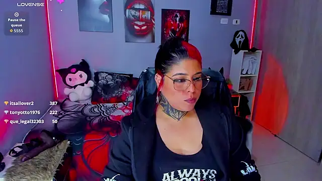 Snapshot of Veronika_metal chatting on October 23, 2025, 6:34 am Veronika metal online show from October 23, 2025, 6:34 am