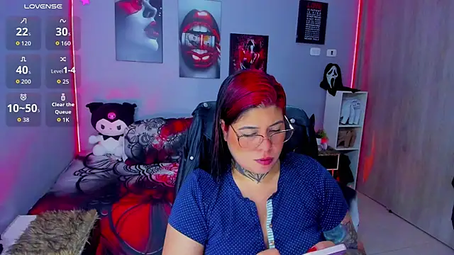 Snapshot of Veronika_metal chatting on October 30, 2025, 4:36 am Veronika metal online show from October 30, 2025, 4:36 am