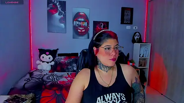 Snapshot of Veronika_metal chatting on November 5, 2025, 7:52 am Veronika metal online show from November 5, 2025, 7:52 am