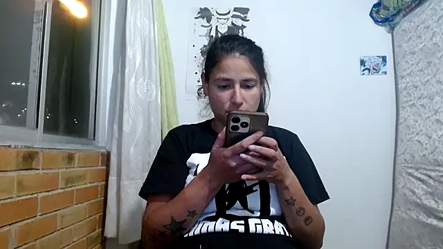 Escarcha-blue online show from December 2, 2025, 4:18 am