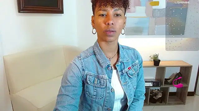 Snapshot of anahi_macys chatting on October 3, 2025, 11:07 am anahi macys online show from October 3, 2025, 11:07 am